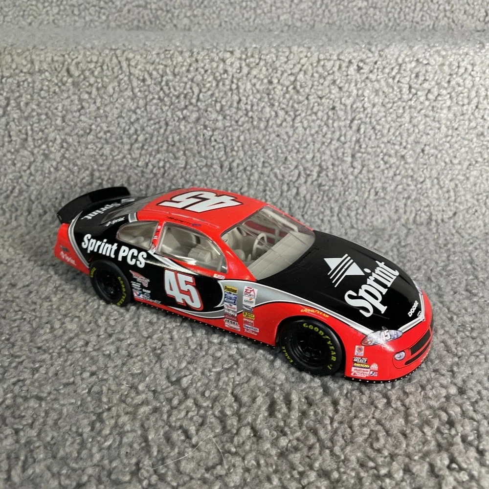 2000  Hot Wheels‎ Pro Racing 1:24 NASCAR # 45 Diecast